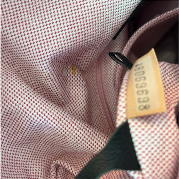 Dooney and Bourke, Black Pebbled Leather, Large Shoulder Bag With Gold Hardware - Picture 9 of 9